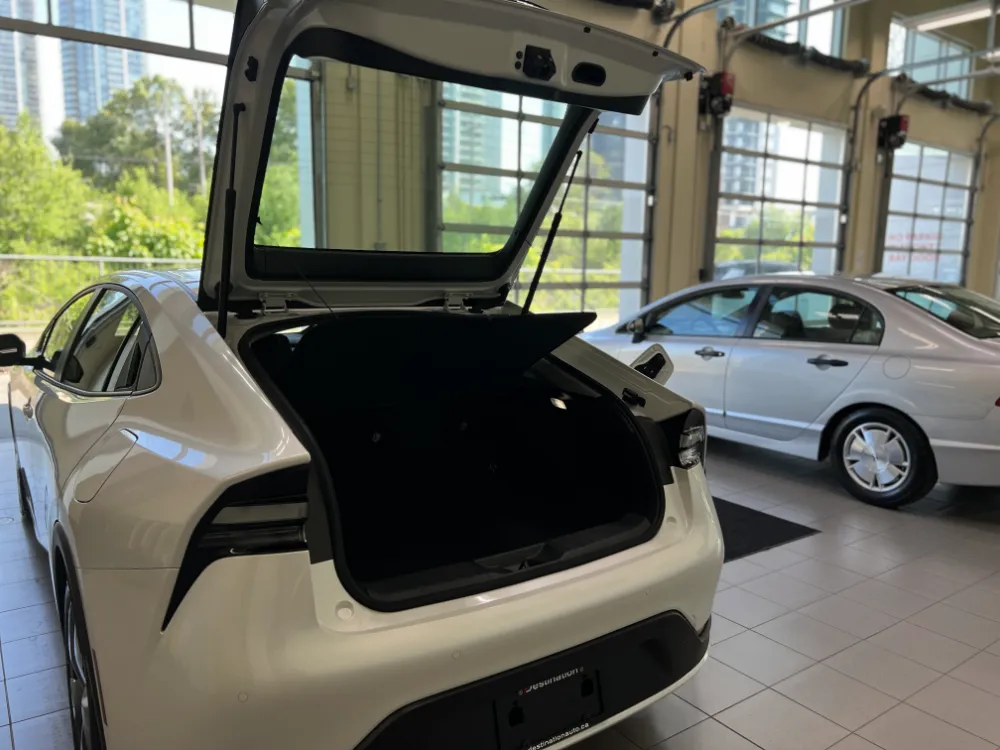 2023 toyota prius prime se white 24